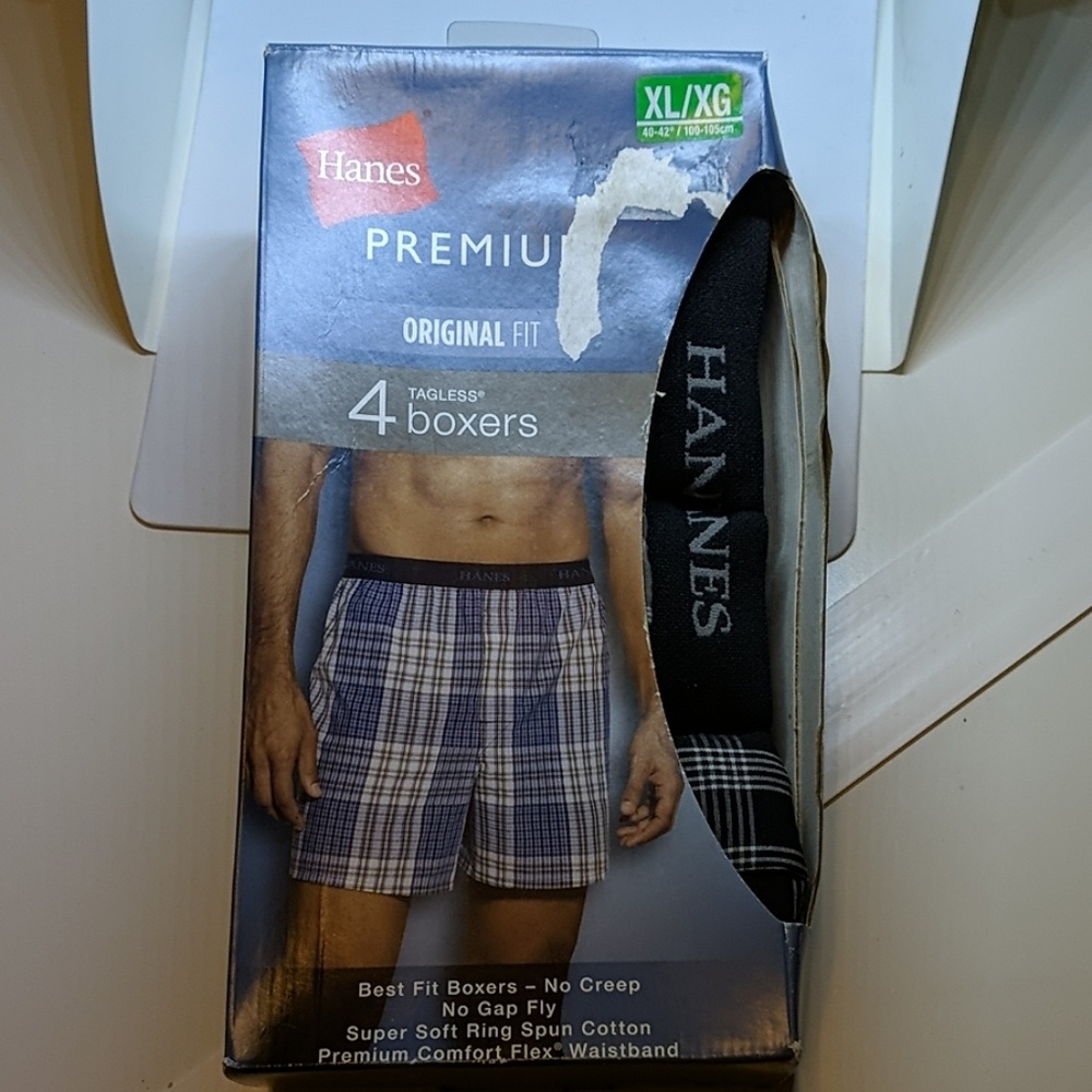 Hanes Mens premium tagless boxers.
